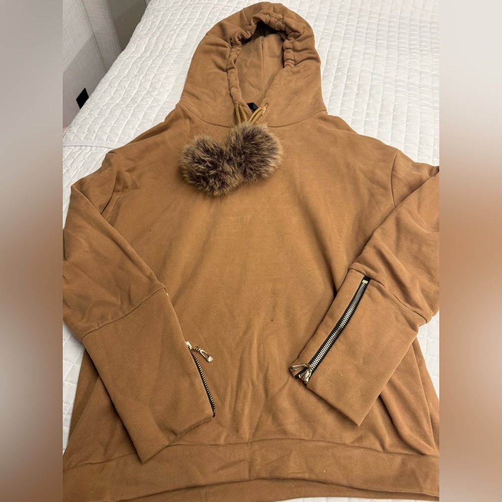 Chic Tan Hoodie with Cozy Details